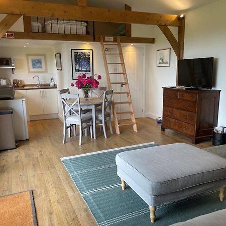 Stunning Cabin With Incredible Views Near Goodwood Rogate Exterior foto