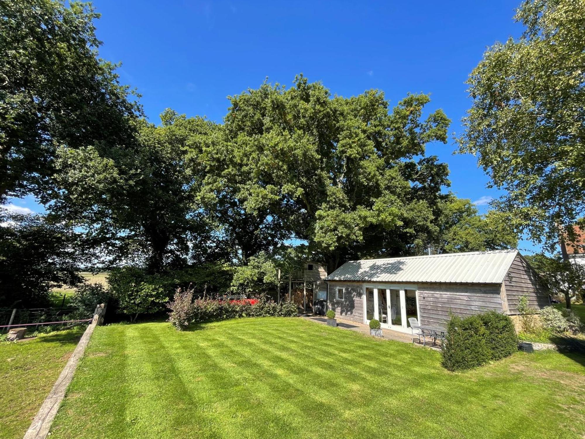 Stunning Cabin With Incredible Views Near Goodwood Rogate Exterior foto